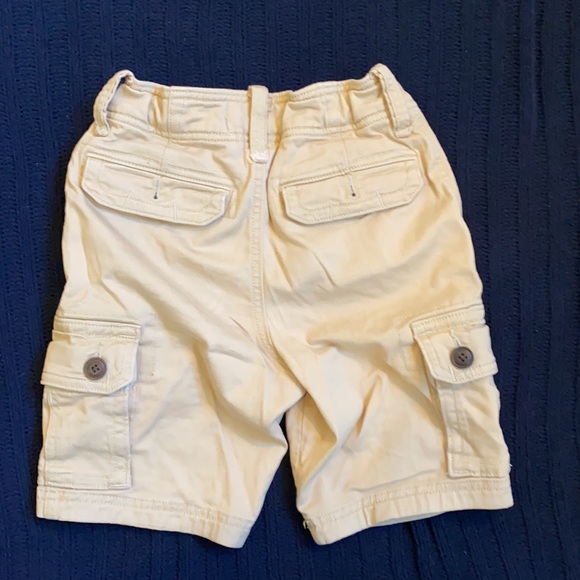LEAVING CLOSET! 
Abercrombie Kids-CARGO SHORTS. Youth SIZE 7/8.  Tan. - Picture 4 of 7